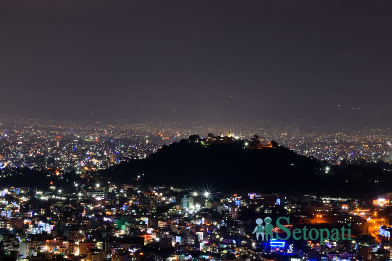 लक्ष्मीपूजाको रात झिलिमिली काठमाडौं। तस्बिरहरू: नवीनबाबु गुरूङ/सेतोपाटी